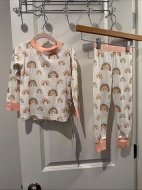 Bamboo girls Rainbow Print Pajama Set size 3T NWT